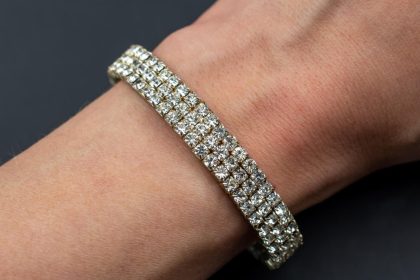 Les bracelets avec diamants pour femme : élégance et raffinement !